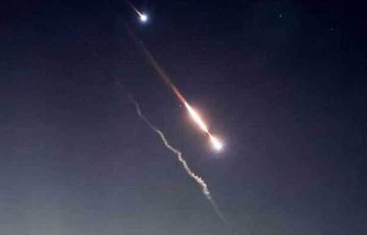 ইসরায়েলের হামলার খবর প্রকাশ হওয়ার কয়েক ঘণ্টা পর ইরানের এক শীর্ষ কর্মকর্তা বার্তা সংস্থা রয়টার্সকে বলেন, ইসরায়েলের বিরুদ্ধে অবিলম্বে প্রতিশোধ নেওয়ার কোনো পরিকল্পনা নেই। ছবি: সংগৃহীত