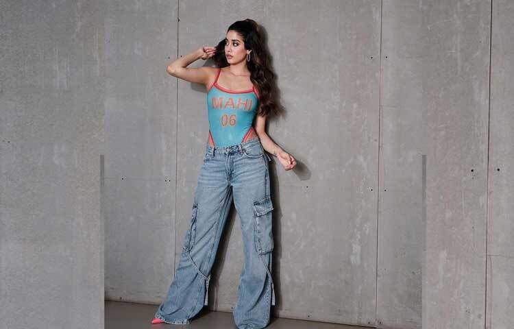 ‘মিস্টার অ্যান্ড মিসেস মাহি’ প্রচারে বেশ সরব ছিলেন নায়িকা। ছবি: ফেসবুক থেকে