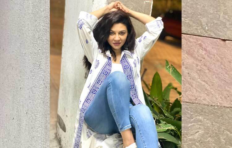 বর্তমানে কাজ নিয়ে ব্যস্ত সময় পার করছেন জয়া। ছবি: ফেসবুক থেকে