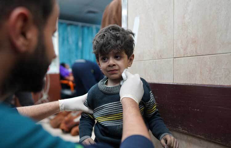 গাজা হামাস-নিয়ন্ত্রিত স্বাস্থ্য মন্ত্রণালয় জানিয়েছে, গাজায় ২৫০ দিন ধরে চলা যুদ্ধে ১৫ হাজার ৬৯৪ জন শিশু নিহত হয়েছে এবং ১৭ হাজার শিশু তাদের বাবা-মাকে হারিয়ে এতিম হয়ে গেছে। ছবি: এএফপি