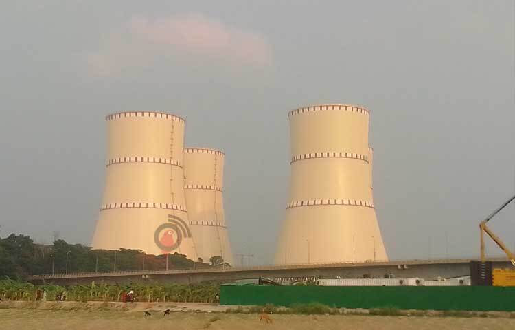 পার্কে আছে মিনি ট্রেন, বুলেট ট্রেন, নাগরদোলা, ম্যারিগো রাউন্ড, পাইরেট শিপ, হানি সুইং, স্পিডবোট, প্যাডেল বোট প্রভৃতি। ছবি: অলোক আচার্য