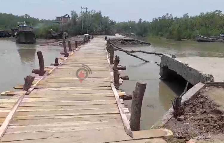 ৩৭টি নতুন করা সড়কের প্রায় ১৮০ কিলোমিটার ক্ষতিগ্রস্ত হয়েছে। প্রধান সড়কের চার স্থানে ভেঙে চলাচল বন্ধ হয়ে গেছে। ছবি: ইকবাল হোসেন মজনু