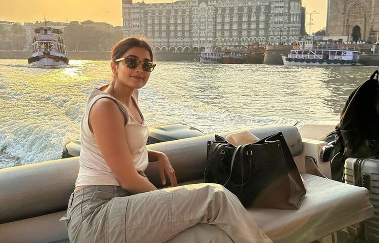 বলিউড ভাইজান সালমান খান, হৃতিক রোশন, রণবীর সিং, মহেশ বাবু, প্রভাসের মতো সুপারস্টারদের সঙ্গে অভিনয় করেছেন পূজা হেগড়ে।  ছবি: ইনস্টাগ্রাম