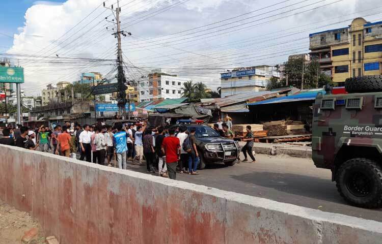 আন্দোলনকারীদের সঙ্গে পুলিশের দফায়-দফায় সংঘর্ষ। ছবি: ইকবাল হোসেন