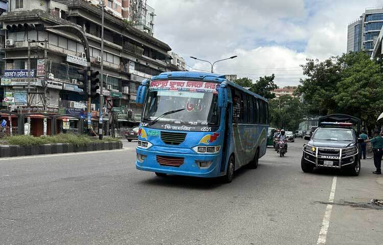 কোটা সংস্কার আন্দোলনের পর ২৮ জুলাই সকাল থেকে রাজধানীর সড়কে যান চলাচল স্বাভাবিক রয়েছে। ছবি: জাগো নিউজ