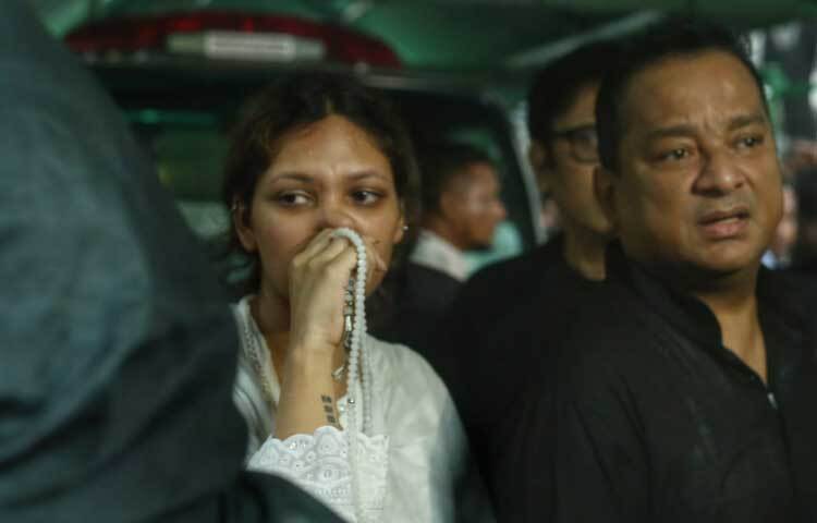 প্রসঙ্গত, শাফিন আহমেদের জন্ম ১৯৬১ সালের ১৪ ফেব্রুয়ারি ভারতের কলকাতায়। তার বাবা উপমহাদেশের কিংবদন্তি সুরকার ও সঙ্গীত শিল্পী কমল দাশ গুপ্ত এবং মা নজরুল সঙ্গীতের কিংবদন্তি শিল্পী ফিরোজা বেগম। ১৯৭৯ সালে বড় ভাই হামিন আহমেদকে নিয়ে যোগ দেন ‘মাইলস’ ব্যান্ডে। এই ব্যান্ডের ভোকাল ও বেইজ গিটারিস্ট ছিলেন তিনি। ছবি: মাহবুব আলম