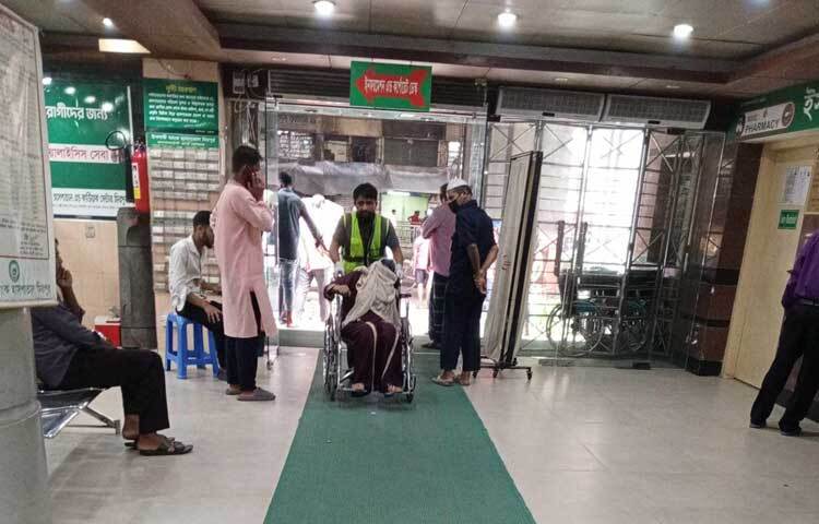 গুলিবিদ্ধ একজনের অবস্থা আশঙ্কাজনক বলে জানা গেছে। ছবি: সাইফুল হক মিঠু