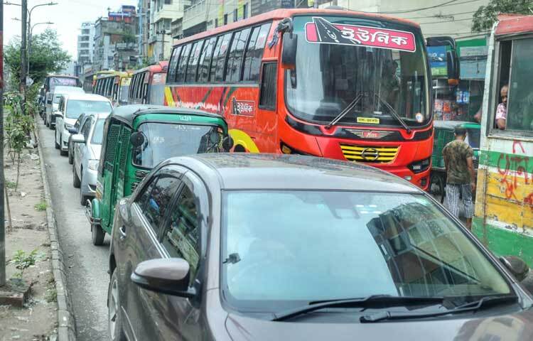 সম্প্রতি যানজটের মাত্রা যেন দ্বিগুণ হয়ে ওঠেছে। ছবি: মাহবুব আলম