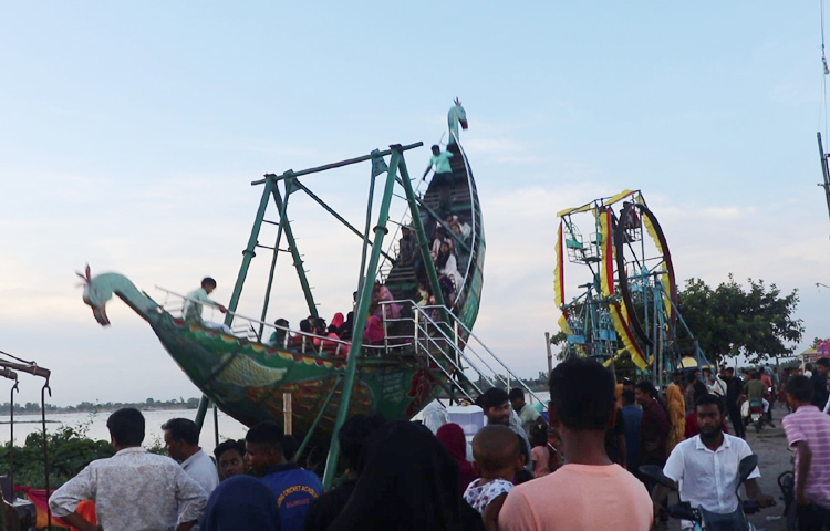 শুধু বেড়া উপজেলাই নয়, পার্শ্ববর্তী বিভিন্ন উপজেলার মানুষ, এমনকি পাবনা ও সিরাজগঞ্জ শহরের মানুষও প্রতিদিন পোর্টে বেড়াতে আসেন। তাই স্থানীয় জনসাধারণ এখানে একটি স্থায়ী পর্যটনকেন্দ্র গড়ে তোলার দাবি জানিয়েছেন। ছবি: আমিন ইসলাম জুয়েল