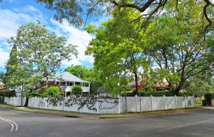 নদীর পাড়ের ছিমছাম বাড়ি। ছবি: মো. ইয়াকুব আলী