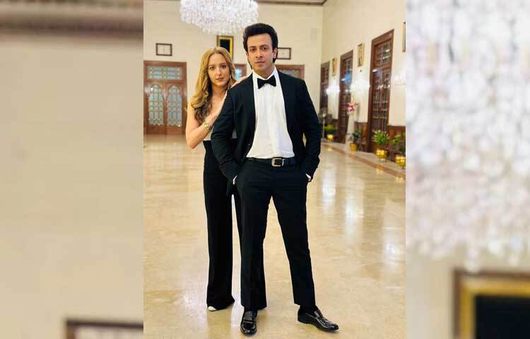 রাজকুমার সিনেমার নায়িকা কোর্টনি কফির সঙ্গে শাকিব খান।