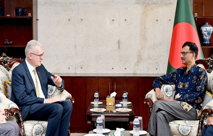জানা গেছে, সফরকালে অস্ট্রেলিয়ার স্বরাষ্ট্রমন্ত্রী টনি বার্গ প্রধান উপদেষ্টা ড. মুহাম্মদ ইউনূসের সঙ্গে সৌজন্য সাক্ষাৎ করা ছাড়াও স্বরাষ্ট্র উপদেষ্টা লেফটেন্যান্ট জেনারেল (অব.) মো. জাহাঙ্গীর আলম চৌধুরী, সংস্কৃতি বিষয়ক মন্ত্রণালয়ের উপদেষ্টা ড. আসিফ নজরুলের সঙ্গে বৈঠক করবেন।