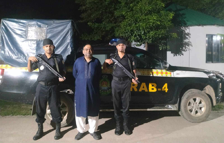 ঝিনাইদহ-২ আসনের সাবেক সংসদ সদস্য তাহজীব আলম সিদ্দিকীকে গ্রেফতার করেছে র‌্যাব। ঝিনাইদহে জামায়াতে ইসলামির কর্মী আবদুস সালাম হত্যার ঘটনায় ১১ বছর পর মামলা হয় সম্প্রতি। সেই মামলার আসামি ছিলেন তিনি। ছবি: জাগো নিউজ