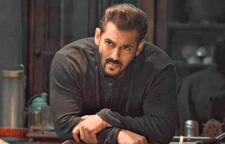 পুরুষ দিবস পালনে প্রথমে ২৩ ফেব্রুয়ারি দিন ঠিক হয়েছিল। কিন্তু আগে থেকে এ দিনটি ‘রেড আর্মি ও নেভি ডে’র জন্য নির্ধারণ করা ফেলেছিল রাশিয়া। তাই পরে ১৯ নভেম্বর পুরুষ দিবস পালনের সিদ্ধান্ত নেওয়া হয়।