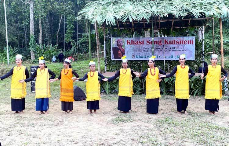 প্রতিবছরের মতো এবারও কমলগঞ্জ উপজেলার মাগুরছড়া পুঞ্জির খেলার মাঠে নানা সমাহারে এ উৎসবের আয়োজন করা হয়।