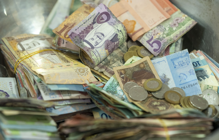 দানবাক্স থেকে পাওয়া এসব অর্থ সংশ্লিষ্ট মসজিদসহ জেলার বিভিন্ন মসজিদ, মাদরাসা ও এতিমখানার পাশাপাশি বিভিন্ন সমাজকল্যাণমূলক কাজে ব্যয় হয়। এ ছাড়া করোনাকালে রোগীদের সেবায় নিয়োজিত শহীদ সৈয়দ নজরুল ইসলাম মেডিকেল কলেজ হাসপাতালের ৮০ জন স্বেচ্ছাসেবককেও অনুদান দেওয়া হয়েছিল। ছবি: এসকে রাসেল