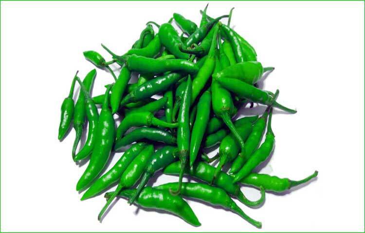 প্রচুর পরিমাণে ভিটামিন এ থাকায় কাঁচামরিচ চোখ ও ত্বকের জন্য ভালো।