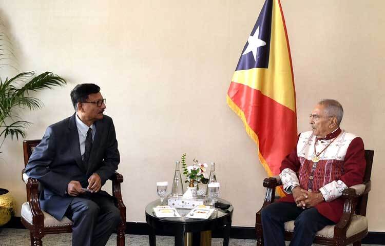 ঢাকায় হোটেল সোনারগাঁওয়ে তিমুরের প্রেসিডেন্ট জোসে রামোস-হোর্তার সঙ্গে সাক্ষাৎ করেন পররাষ্ট্র উপদেষ্টা মো. তৌহিদ হোসেন। ছবি: পিআইডি