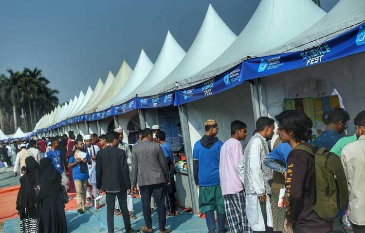 আয়োজনে অংশ নিয়েছে স্কুল ও মাদরাসার শিক্ষার্থীরা।