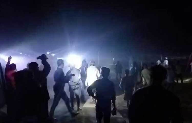 লাখাই থানার ওসি বন্দে আলী বলেন, পুলিশ ঘটনাস্থলে পৌঁছে সংঘর্ষ নিয়ন্ত্রণে আনে। বর্তমানে পরিস্থিতি শান্ত রয়েছে। এছাড়া এলাকায় অতিরিক্ত পুলিশ মোতায়েন করা হয়েছে।