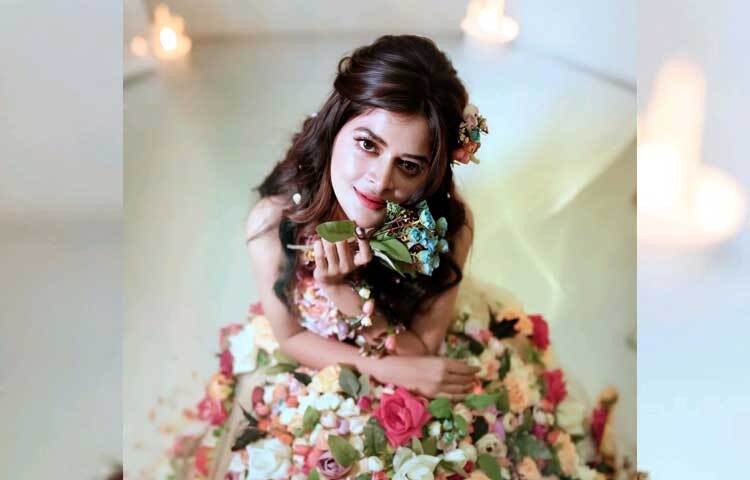 এ যেন রূপকথার ফুলকুমারি।