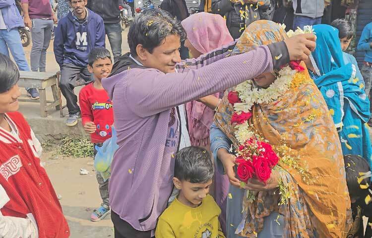প্রসঙ্গত, ২০০৯ সালের ২৫ ও ২৬ ফেব্রুয়ারি ঢাকার পিলখানায় সীমান্তরক্ষী বাহিনীর সদর দপ্তরে বিদ্রোহের ঘটনায় ৫৭ সেনা কর্মকর্তাসহ ৭৪ জন নিহত হন। সে ঘটনায় হত্যা ও বিস্ফোরক আইনে দুটি মামলা হয়। হত্যা মামলায় ৮৫০ জনের বিচার শেষ হয় ২০১৩ সালের ৫ নভেম্বর। তাতে ১৫২ জনের ফাঁসি, ১৬০ জনের যাবজ্জীবন ও ২৫৬ জনকে বিভিন্ন মেয়াদে কারাদণ্ড দেওয়া হয়। খালাস পান ২৭৮ জন।