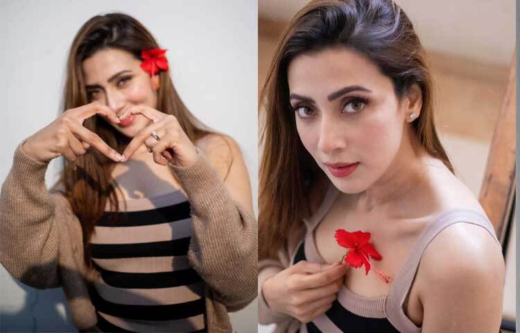 বেশ ফুরফুরে মেজাজে ক্যামারাবন্দি হয়েছেন এই রূপবতী