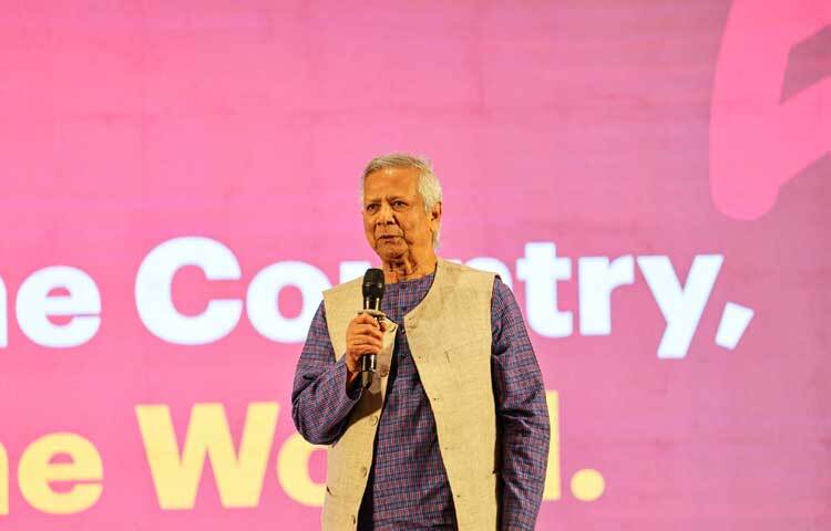 আজ রাজধানীর ইন্টারকন্টিনেন্টাল হোটেলে অনুষ্ঠিত এই সামিটে প্রধান অতিথি হিসেবে বক্তব্য দেন অধ্যাপক মুহাম্মদ ইউনূস।