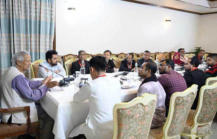 প্রধান উপদেষ্টার সঙ্গে বৈঠকে জুলাই গণ-অভ্যুত্থানে সংঘটিত হত্যাকাণ্ডের বিচার, জুলাই গণ-অভ্যুত্থান অধিদপ্তর গঠন, আহত ও শহীদ পরিবারের রাষ্ট্রীয় সম্মাননা ও স্বীকৃতি, আর্থিক সহযোগিতা ও পুনর্বাসনসহ বিভিন্ন বিষয়ে আলোচনা হয়।