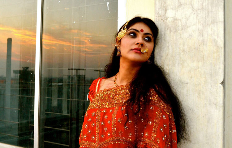 শায়নার বাবা সৌদিআরবের প্রতিষ্ঠিত ব্যবসায়ী ছিলেন। তার বয়স যখন দেড় বছর তখন তার বাবা-মা দেশে চলে আসেন ও ঢাকায় স্থায়ীভাবে বসবাস শুরু করেন।