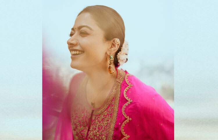 ক্যাপশনে লিখেছেন, ‘আমি আশা করি জীবন সবসময় এই ছবিগুলোর মতো অনুভব করতে পারে, শুধু সুখী, উজ্জ্বল, কৌতুকপূর্ণ এবং মজার... আপনি একমত না?’