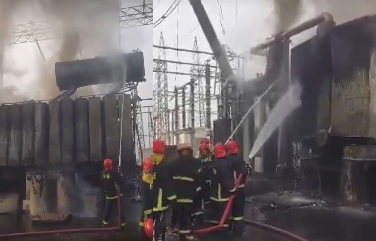 এখন আগুনের তীব্রতা না থাকলেও ধোঁয়ার কুণ্ডলি রয়েছে।