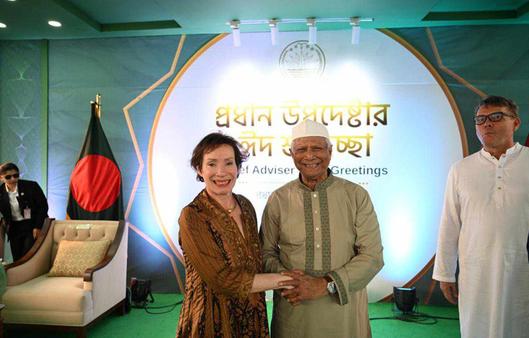 প্রধান উপদেষ্টা অধ্যাপক মুহাম্মদ ইউনূস দেশবাসীকে ঈদুল ফিতরের বার্তা ধারণ করে দেশকে এগিয়ে নিতে এবং দেশে শান্তি প্রতিষ্ঠায় সবার প্রতি আহ্বান জানিয়েছেন।