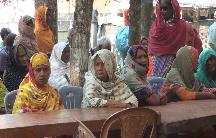 এই মিলনমেলায় বৃদ্ধরা পেয়েছেন মন খুলে কথা বলার সঙ্গী। এতে তাদের প্রাণে এসেছে প্রশান্তি। মঙ্গলবার দিনব্যাপী উপজেলার ধাইনগর ইউনিয়নের দক্ষিণ টোলা গ্রামে ১৫০ জন অসহায় বৃদ্ধাকে নিয়ে এ মিলনমেলা অনুষ্ঠিত হয়।