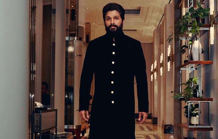 ফোর্বস ম্যাগাজিনের ভারতীয় সেলেব্রিটির তালিকায় ২০১৬ সালে আয়ের দিক থেকে ৪৩ তম এবং ৫৯ তম ফেমের দিক থেকে। তবে টলিউডের অভিনেতাদের মধ্যে তিনিই প্রথম।