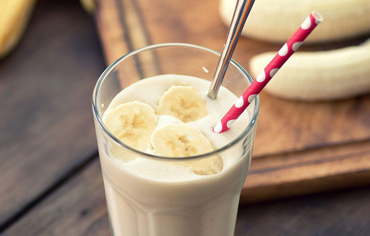 কলা ও কাঠবাদামের শরবতে থাকা ভিটামিন, মিনারেলস এবং অ্যান্টিঅক্সিডেন্টস শরীরের জন্য অত্যন্ত উপকারী।