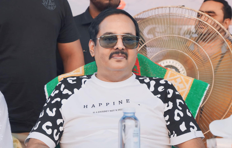 একসময় তিনি দীর্ঘ অসুস্থতার মধ্য দিয়ে গেছেন, কিন্তু ফিরে এসেছেন নতুন উদ্যমে। তার চলচ্চিত্রে ফেরা মানেই নতুন আলোচনার জন্ম।