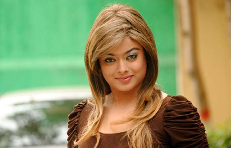 তবে দ্বিতীয় চলচ্চিত্রে আর একই ভুল করেননি সাহারা। ‘ভাড়াটে খুনি’ তে নিজেকে উপস্থাপন করেন অনেক সাহসী ও আকর্ষণীয় করে। দুর্ভাগ্য যে সাহারার এই সিনেমাটিও ফ্লপ এর খাতায় নাম লেখায়। পরপর দুই সিনেমা ফ্লপের পর সাহারা নিজেকে নতুনভাবে তৈরি করেন।