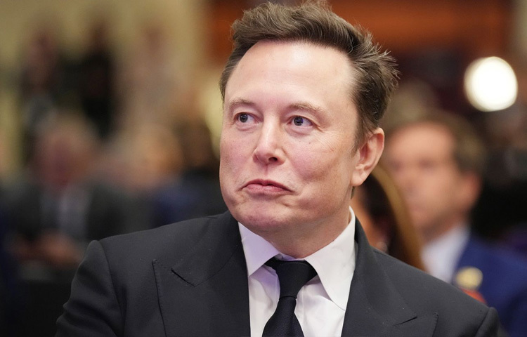 বিভিন্ন বিতর্ক, টুইট ও সামাজিক বিতর্কে জড়িত থাকলেও, ইলন প্রমাণ করেছেন যে ‘বড় স্বপ্ন’ বাস্তবের পথেও হাসি, কান্না ও বিতর্ক সবই থাকে। আর পরিবর্তন দায়সাধ্য ও ঝুঁকিপূর্ণ, এটি স্বীকার করেই তিনি এগিয়ে চলেন।