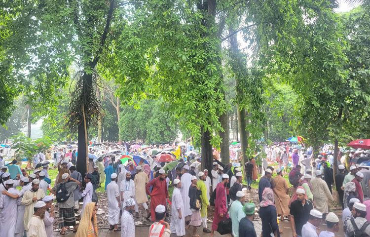 তিনি বলেন, আজ মহাসমাবেশে সংখ্যানুপাতিক পদ্ধতির পক্ষের সবগুলো রাজনৈতিক দলের নেতারা উপস্থিত হবেন ইনশাআল্লাহ।