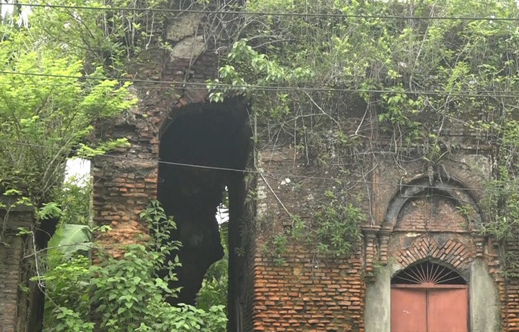 বাড়িটি বছরের পর বছর ধরে পড়ে রয়েছে অবহেলিত অবস্থায়, তবু ইতিহাসপ্রেমী পর্যটকদের আগ্রহ কমেনি। সঠিক উদ্যোগ নিলে রায়েরকাঠি জমিদার বাড়ি হয়ে উঠতে পারে গুরুত্বপূর্ণ পর্যটনকেন্দ্র।