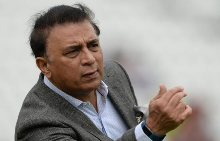 টেস্ট ক্রিকেটে তিনিই প্রথম ব্যক্তি যিনি ১০ হাজার রান পেরিয়েছেন।