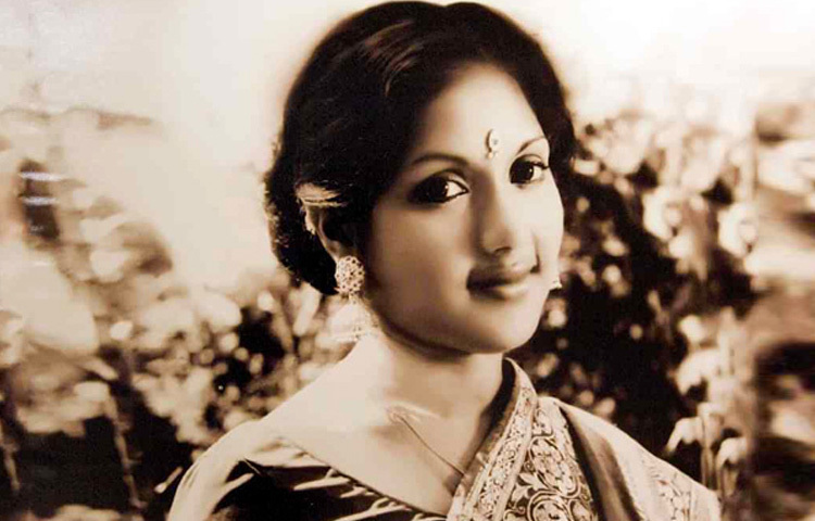 কবরী অভিনয় করেছেন শতাধিক চলচ্চিত্রে। তার উল্লেখযোগ্য ছবিগুলোর মধ্যে রয়েছে ‘সুতরাং’, ‘নীল আকাশের নিচে’, ‘সারেং বউ’, ‘ময়নামতি’, ‘দেবদাস’, ‘তিতাস একটি নদীর নাম’, ‘বিনিময়’, ‘বধূ বিদায়’, ‘রংবাজ’, ‘পারুলের সংসার’, ‘বাহানা’ প্রভৃতি।