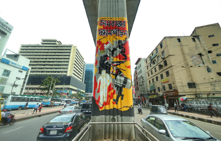 ছবিগুলোতে ব্যবহৃত প্রতীক, ভাষা এবং প্রসঙ্গ দেখে স্পষ্ট যে এসব এসেছে সরাসরি চলমান পরিস্থিতি থেকে। স্লোগানের ভাষা আরও তীব্র, চিত্র আরও রূঢ়।