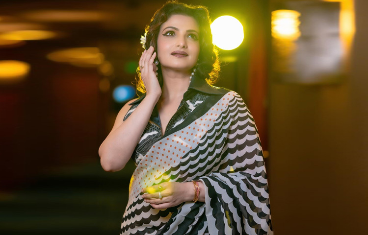 তনুশ্রীর ইনস্টাগ্রাম বা সোশ্যাল মিডিয়া দেখে যতই মনে হোক তিনি সবসময় ক্যামেরার সামনে থাকেন, বাস্তবে তিনি ভীষণ রকম একান্ত সময় পছন্দ করেন। পাহাড়-সমুদ্র কিংবা মফস্বলের পথ যেখানে ভিড় কম, সেখানেই তার প্রাণ খোলে। সময় পেলেই একা কোথাও বেরিয়ে পড়েন, বই ও প্রকৃতির সঙ্গে সময় কাটান।