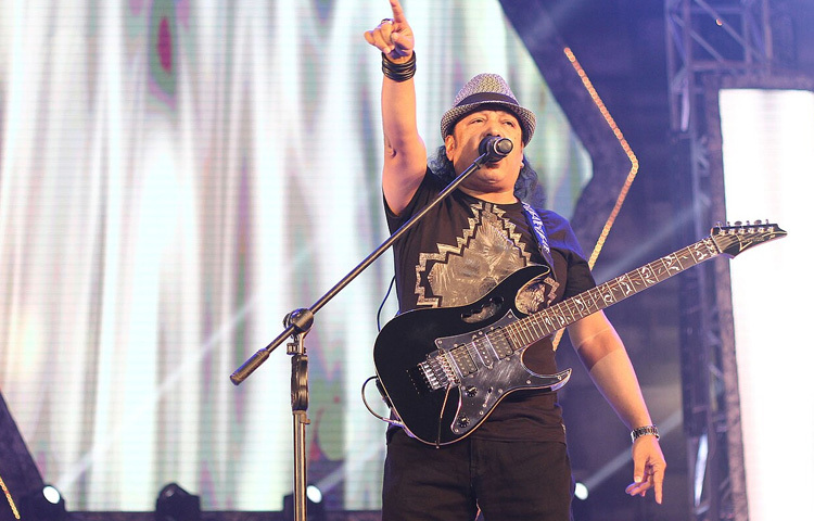 আজ আমরা শুধুমাত্র তার জন্মদিন উদযাপন করছি না, আমরা উদযাপন করছি তার সৃষ্টিশীলতা, তার সাহস এবং তার জীবনের প্রতি অটুট ভালবাসা। যে মানুষটি কষ্টকে সঙ্গী করে সুরের রাজ্যে রাজত্ব করেছে, তার জীবন আমাদেরকে মনে করিয়ে দেয়; যখন আমরা আমাদের নিজের ব্যথার সাথে লড়াই করি, তখনও আমাদের ভেতরে অমোঘ সুর বাজছে।