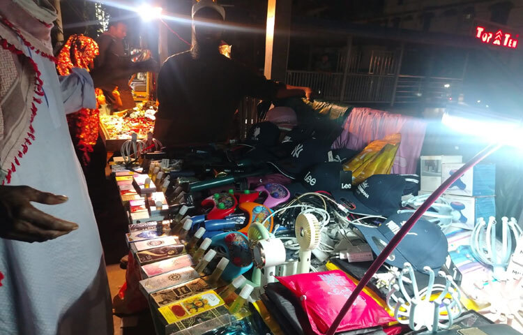 এতকিছুর মধ্যে আপনার নজর কাড়বে ছোট ছোট চার্জার ফ্যান ও ইলেকট্রনিক্সের সব পণ্য।