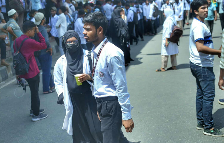 বিশেষজ্ঞরা মনে করছেন, এই পরিস্থিতি দীর্ঘমেয়াদীভাবে নিয়ন্ত্রণ করতে হলে সরকারকে প্রকৌশলী সেক্টরের সমস্যা ও দাবি নিয়ে সংলাপের পথ গ্রহণ করতে হবে। শিক্ষা ও কর্মসংস্থানের ক্ষেত্রে বৈষম্য কমিয়ে, ডিগ্রি ও ডিপ্লোমা প্রকৌশলীদের মধ্যে সমন্বয়মূলক সমাধান আনা জরুরি।