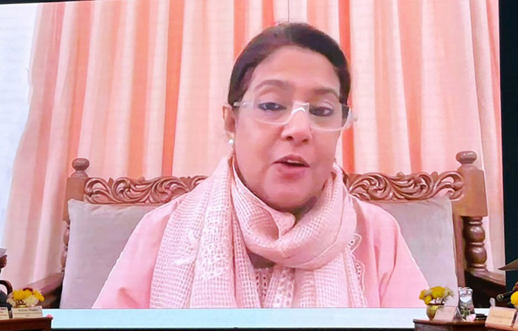 পরিবেশ, বন ও জলবায়ু পরিবর্তন এবং পানিসম্পদ উপদেষ্টা সৈয়দা রিজওয়ানা হাসান আজ ঢাকা থেকে ভার্চুয়ালি যুক্ত হয়ে নেপালের কাঠমান্ডুতে অনুষ্ঠিত ‘হিন্দুকুশ হিমালয়ায় পানি ও জলবায়ু সহনশীলতা’ শীর্ষক সাব-রিজিওনাল কর্মশালায় বক্তৃতা করেন। ছবি: পিআইডি