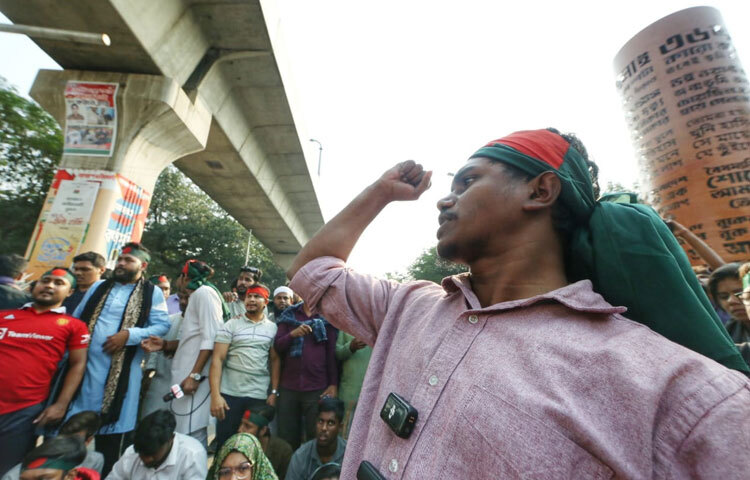 কর্মসূচিতে অংশ নেওয়া ছাত্র নেতারা দাবি করেন, রাজনৈতিক সহিংসতা ও মতপ্রকাশের স্বাধীনতার ওপর আঘাত চলতে থাকলে তা সহ্য করা যায় না।